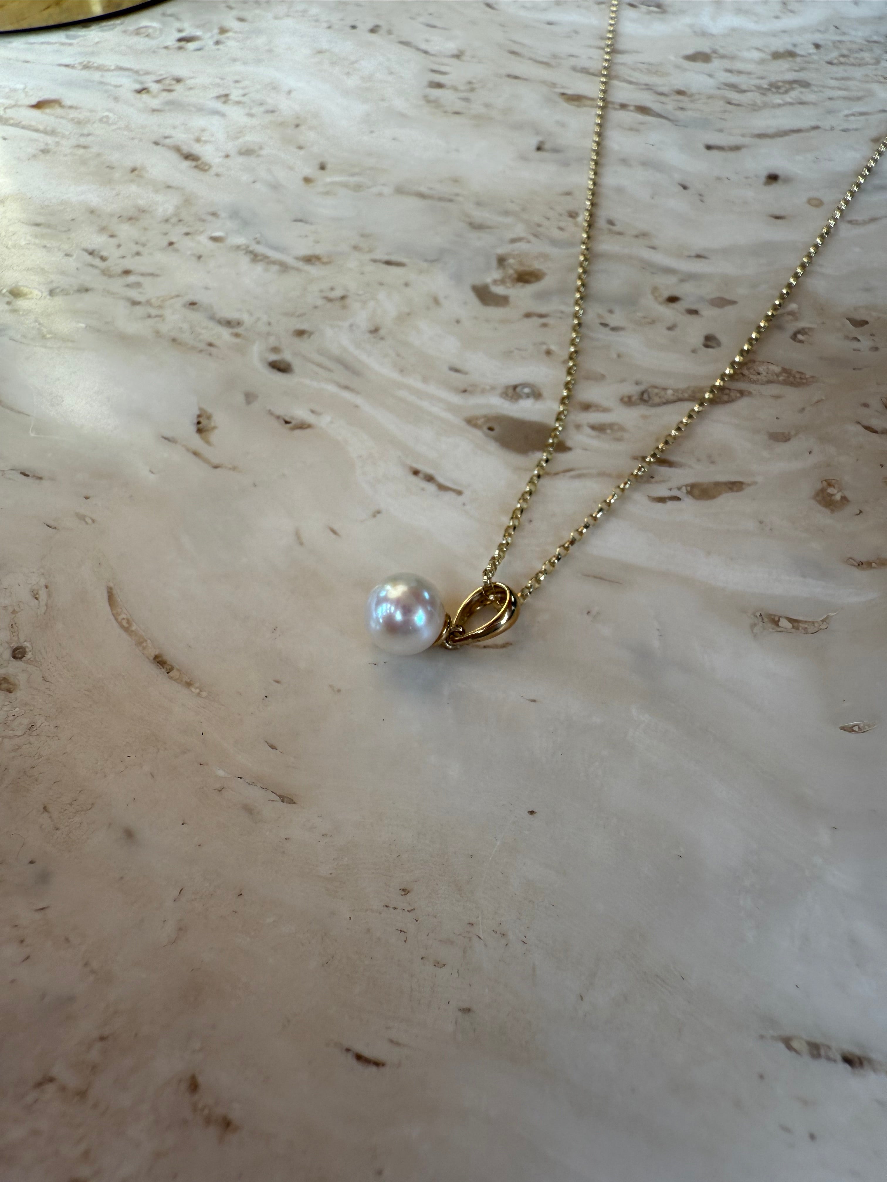 Selene Pearl Pendant